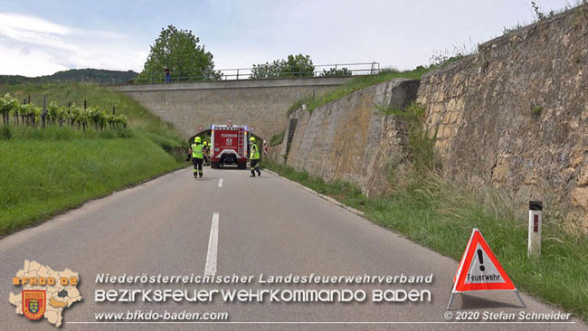 Erneut prallt Kleintransporter gegen Wasserleitung-Unterführung